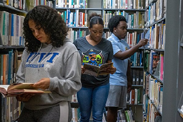 UVI Libraries Celebrate National Library Week