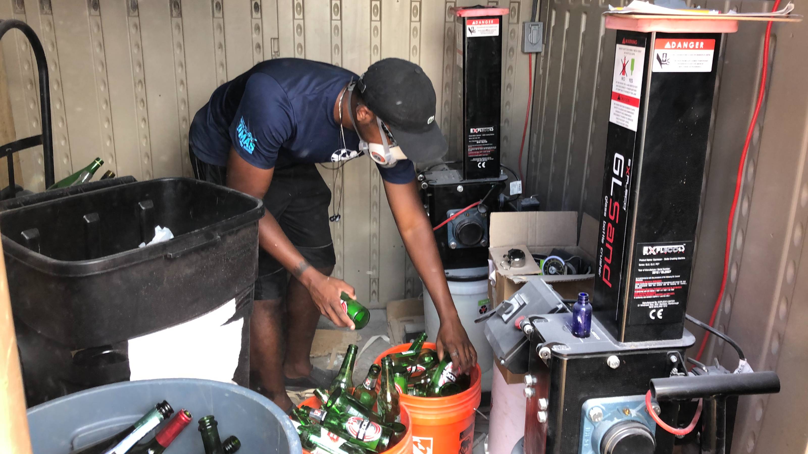 Crushing of glass bottles 