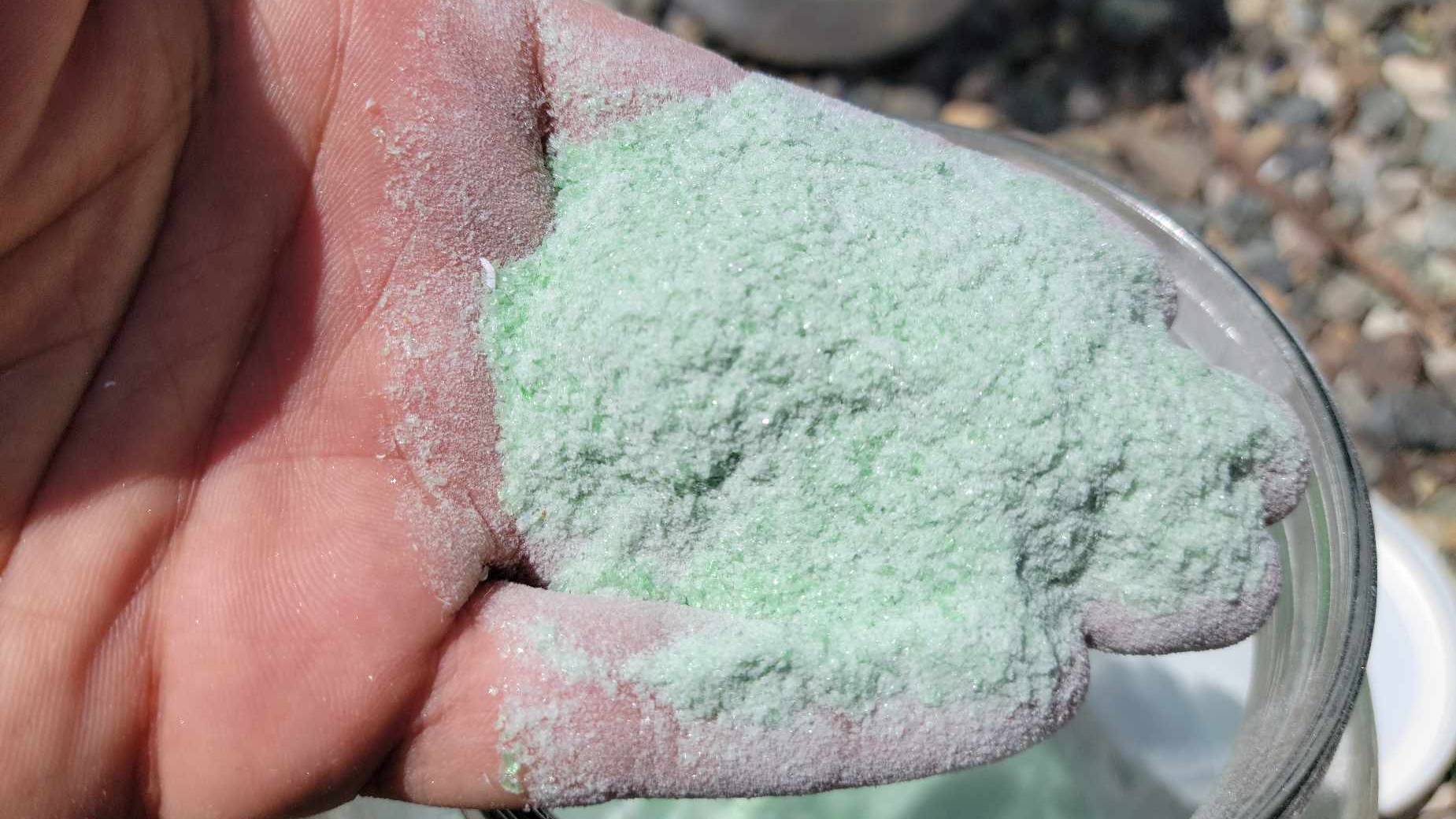 Pulverized glass (green sand)